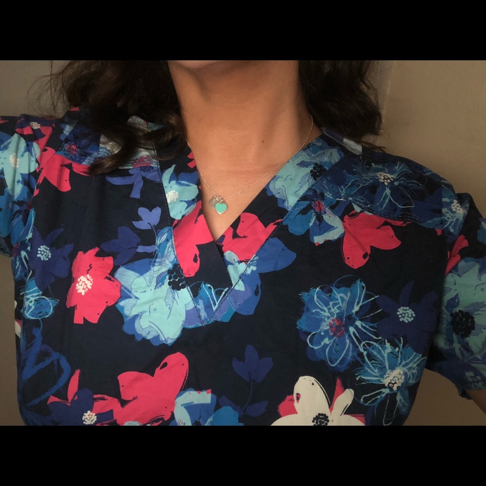 Wonder Flex floral scrub top